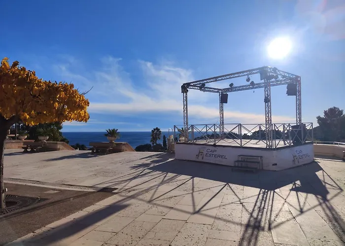 Apartamento Village Cap Esterel , Agay , T2 Climatisé Vue Panoramique - Accès De Plain-pied Au Calme Rare Sur Le Site - Piscines Et Parking Couvert Inclus *